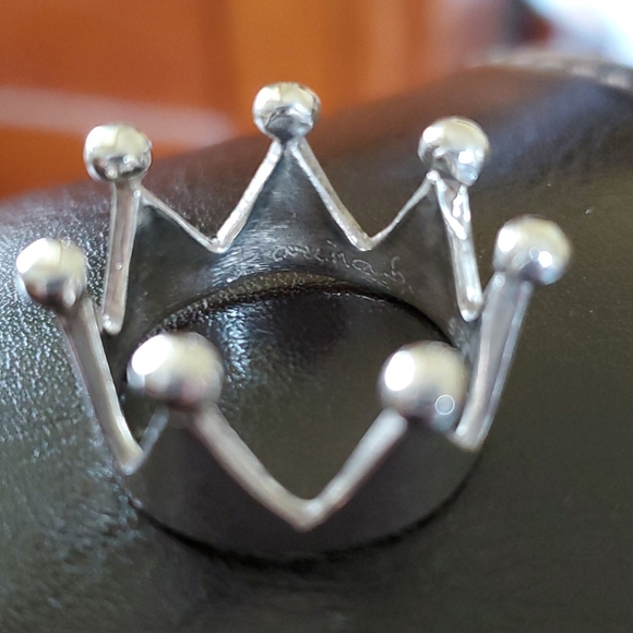 Sterling silver 925 queen's crown ring. Size 7. - Picture 3 of 8